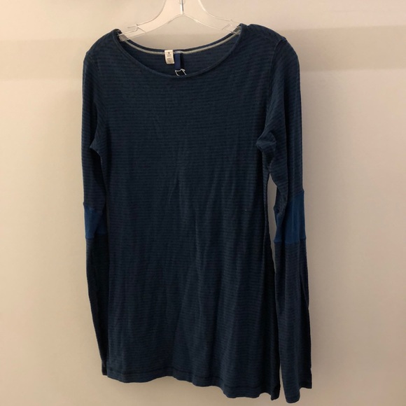 lululemon athletica Tops - Lululemon blue and gray stripe LS top, sz 8, 68412 lululemon athletica Tops - Lululemon blue and gray stripe LS top, sz 8, 68412